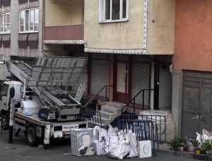 İstanbul’da kolonları patlayan 5 katlı bina tahliye edildi