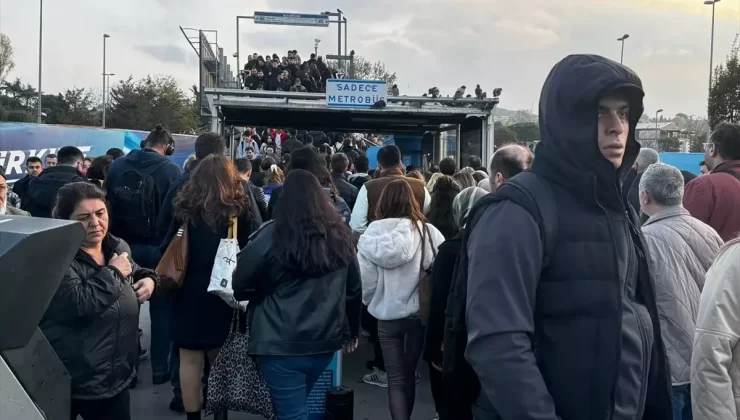 İstanbul’da Metrobüs Yoğunluğu Artıyor