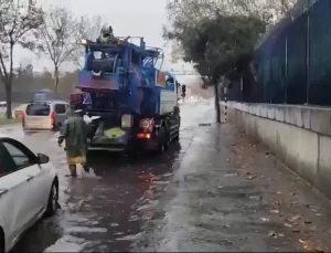 İstanbul’da Sağanak ve Fırtına Hayatı Olumsuz Etkiledi