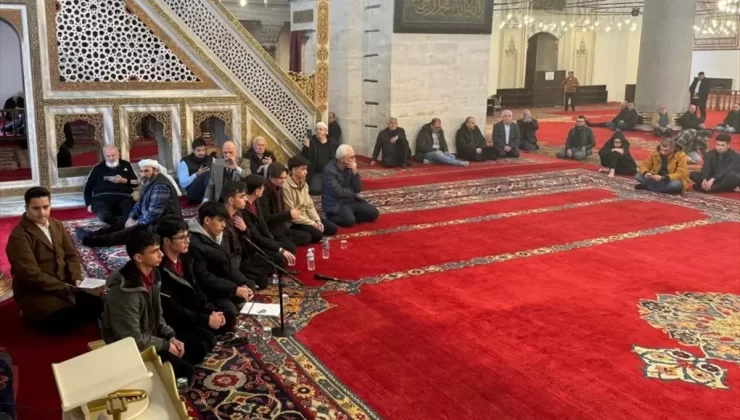 İstanbul’da, vefat eden öğretmenler için mevlit programı düzenlendi