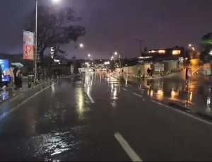 İstanbul’da Yer Yer Sağanak Yağış