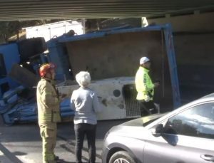 İstanbul’daki sicili kirli üst geçite bu kez vinç takıldı