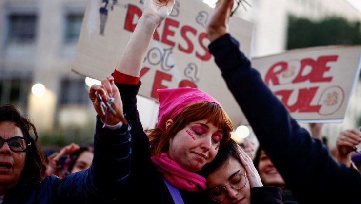 İtalya, kadına şiddete karşı yürüdü: “Ataerkilliği silahsızlandıralım”