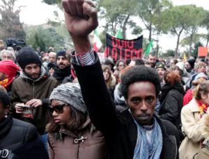 İtalya’daki göçmen mahallesinde şiddetli protestolar