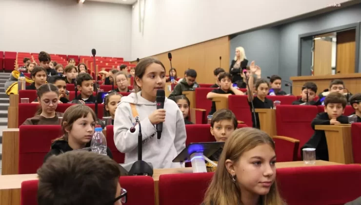 İzmir Çocuk Meclisi İlk Toplantısını Gerçekleştirdi