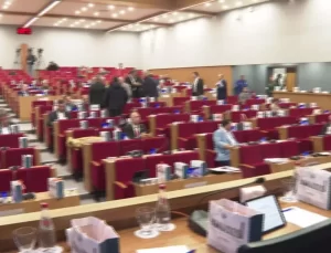 İzmir Meclisi’nde Kayyum Tartışması