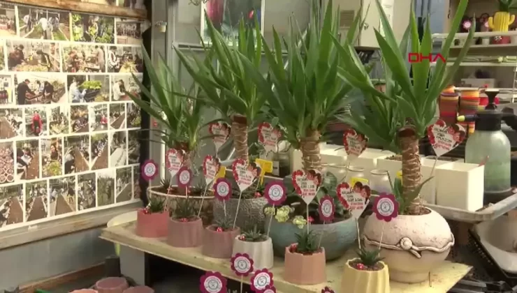 İZMİR Öğretmenler için özel gençlerden özel çiçekler