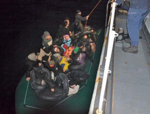 İzmir’de 26’sı çocuk 99 kaçak göçmen yakalandı