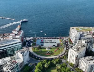 İzmir’de Atatürk Anma Yürüyüşü