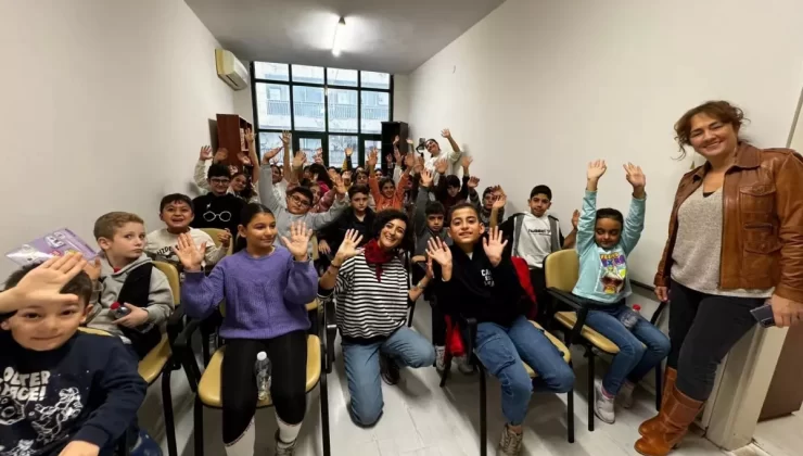 İzmir’de Çocuklar Masal Diyarına Yolculuk Yapıyor