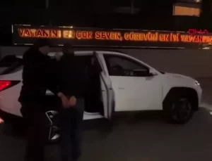 İzmir’de Dolandırıcı Yakalandı: 3 Milyon Lira Değerinde Döviz ve Ziynet Eşyası Ele Geçirildi