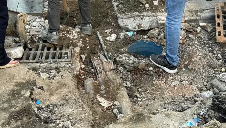 İzmir’de Elektrik Çarpmasına İki Ölüm