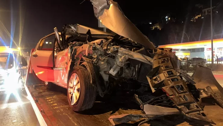 İzmir’de Hatalı Sollama Trafik Kazası: 5 Yaralı