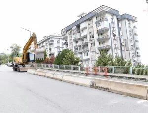 İzmir’de Heyelan Sonrası Güvenlik Önlemleri Alındı