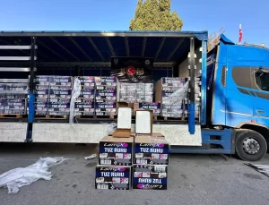 İzmir’de Kaçak Tütün Operasyonu: 2 Milyon 436 Bin Makaron Ele Geçirildi