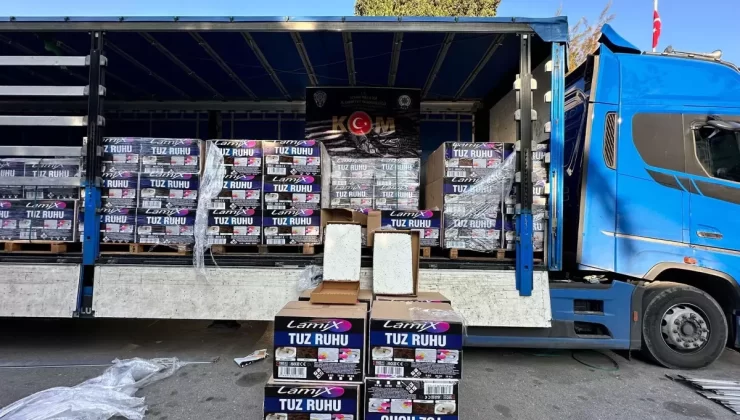 İzmir’de Kaçak Tütün Operasyonu: 2 Milyon 436 Bin Makaron Ele Geçirildi