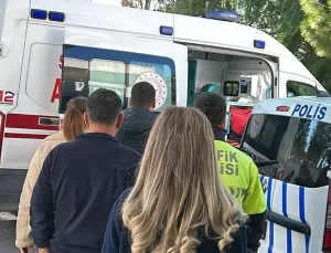 İzmir’de lise bahçesinde bıçaklı kavga: 3’ü öğrenci, 5 yaralı