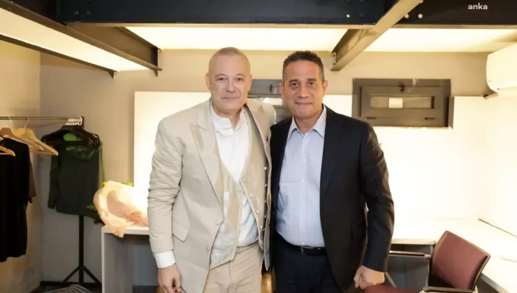 İzmir’de Öğretmenler Günü’ne Özel Tiyatro Gösterimi