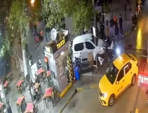 İzmir’de polis kovalamacası: Motosikletleri ezip kaçtı
