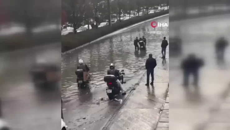 İzmir’de Sağanak Yağmur Hayatı Felç Etti
