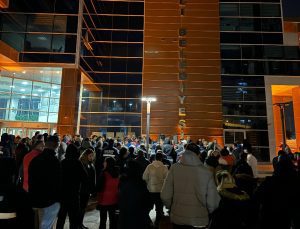 İzmir’in Bayraklı Belediyesi’nde işçiler greve başladı