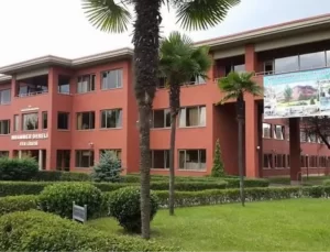 İzmit’te Liseli Kız Pencereden Düştü, Hayatını Kaybetti