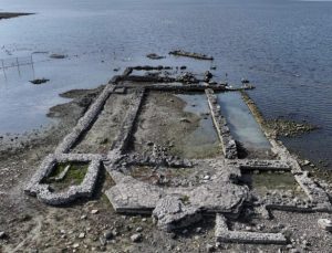 İznik Gölü kan kaybediyor: İskele karada kaldı
