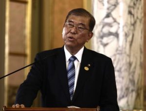 Japonya Başbakanı’ndan şirketlere yüksek maaş zammı çağrısı