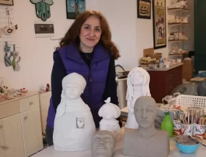 Kadın Duygularını Seramikle Anlatıyor