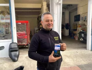 Kadın Tamirciyi Dolandı, Telefonu Çaldı