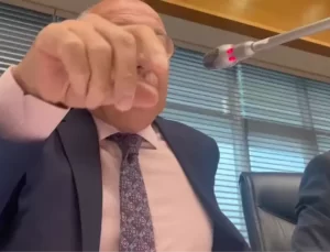 Kadınlar İçin “Erkeklerin Saygın Ortakları” Tanımlamasına Tepki… Utku Çakırözer: “Kadınlar Her Şeyden Önce Eşitlik ve Can Güvenliği İstiyor”