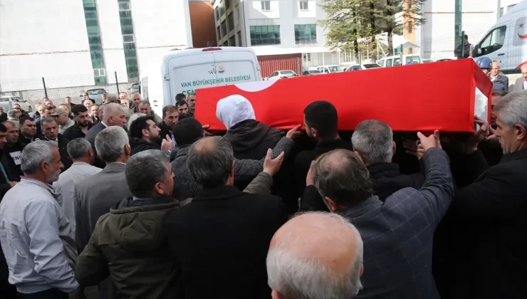 Kalp krizi sonucu hayatını kaybeden iki güvenlik korucusu Bitlis’te son yolculuklarına uğurlandı