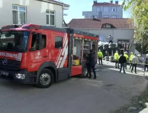 Kamyon 2 Katlı Binaya Girdi: Şoför Yaralı