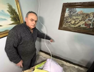 Kanalizasyon Arızası Antika Dükkanını Su Bastı