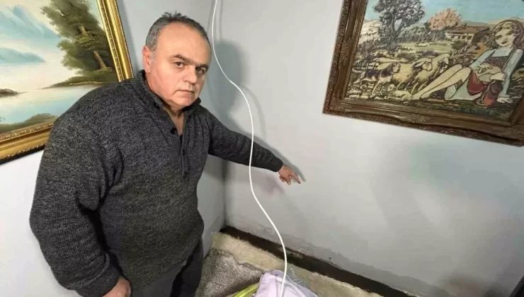 Kanalizasyon Arızası Antika Dükkanını Su Bastı