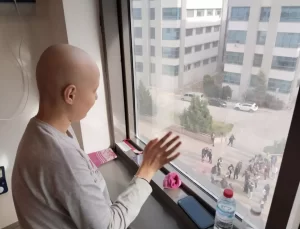 Kanserle Mücadele Eden Sude’ye Sokak Hayvanları Sürprizi