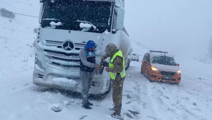 Kar nedeniyle 600 kişi mahsur kaldı
