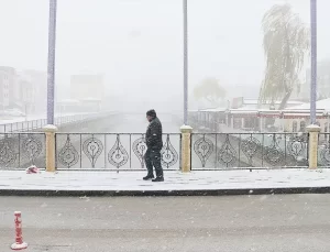 Kar Yağışı Ulaşımı Olumsuz Etkiliyor