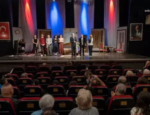 Karşıyaka’da ‘Çıkmaz Sokak’ Oyunu İlk Gösterimini Gerçekleştirdi