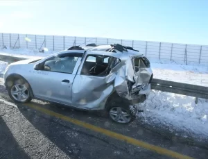 Kars’ta Öğretmenleri Taşıyan Minibüs Kaza Yaptı