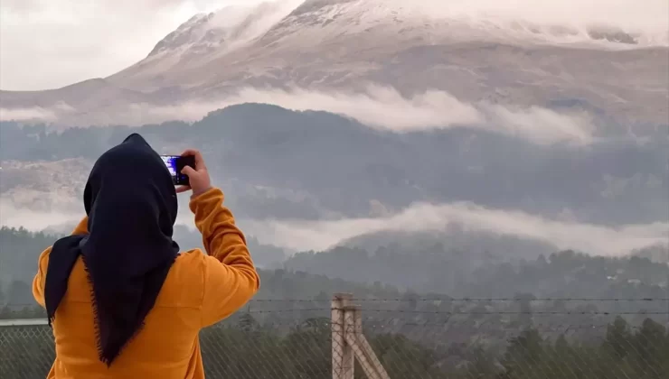 Kaş’ta İlk Kar Yağdı