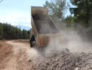 Kaş’ta Stabilize Yol Çalışmaları Devam Ediyor