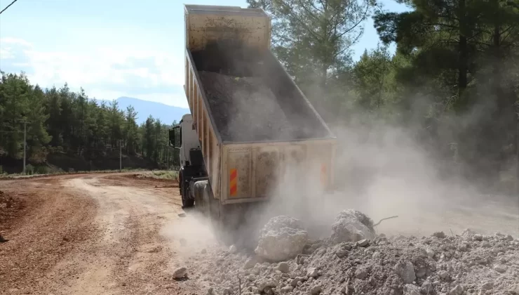 Kaş’ta Stabilize Yol Çalışmaları Devam Ediyor