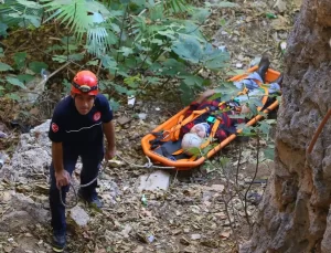 Kayalıklarda Mahsur Kalan Adam Kurtarıldı