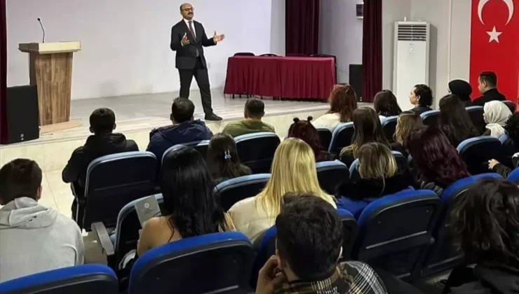 Kaymakam Abacı Öğrencilere Kamu Yönetimi Eğitimi Verdi