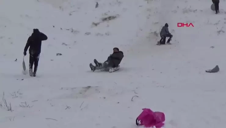 Kayseri’de Kar Yağışı keyfi: Çocuklar Eğlencenin Tadını Çıkarıyor