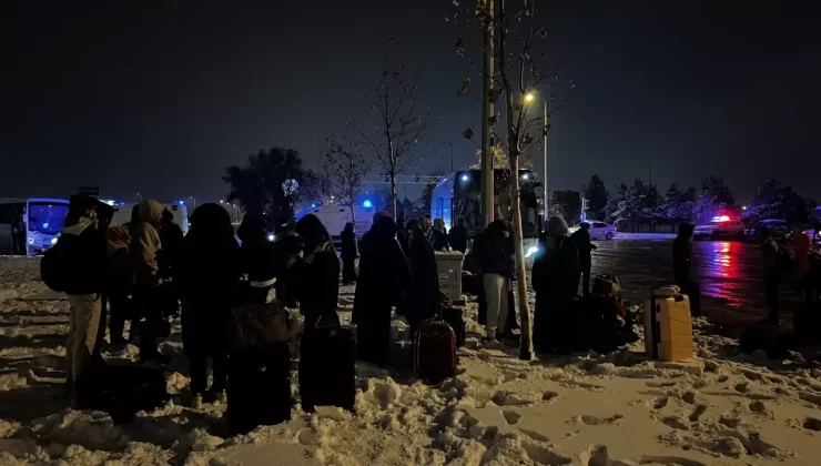 Kayseri’de Otobüs ve Servis Midibüsü Çarpıştı: 17 Yaralı