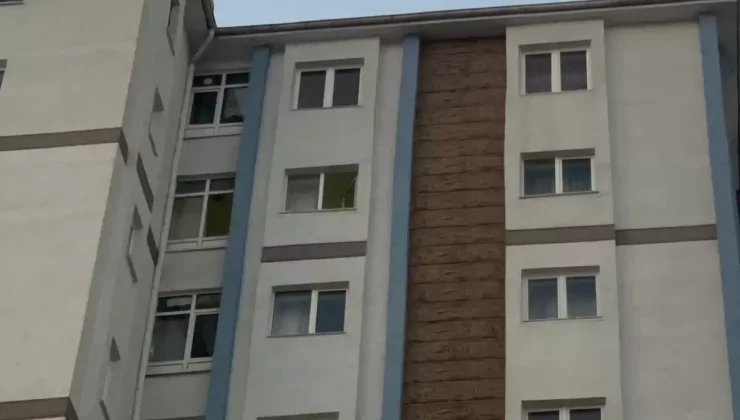 Kayseri’de Pencere’den Düşen Genç Kız Hayatını Kaybetti