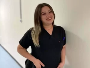 Kazada ölen ikizi Gizem’in doğum gününü mezarı başında pastayla kutladı