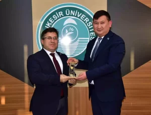 Kazakistan Başkonsolosu Balıkesir Üniversitesi’ni Ziyaret Etti